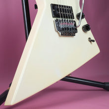 Load image into Gallery viewer, Fernandes BX-70 1980's Vintage White MIJ Japan Short Scale