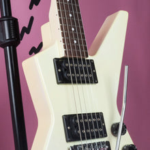 Load image into Gallery viewer, Fernandes BX-70 1980's Vintage White MIJ Japan Short Scale