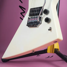 Load image into Gallery viewer, Fernandes BX-70 1980's Vintage White MIJ Japan Short Scale