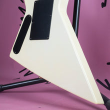 Load image into Gallery viewer, Fernandes BX-70 1980's Vintage White MIJ Japan Short Scale