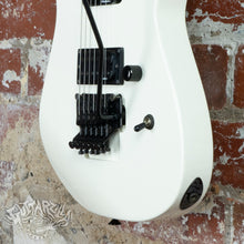 Load image into Gallery viewer, Charvel Super Dinky SDK-070-SH 1993 White MIJ Japan Vintage