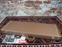 Load image into Gallery viewer, Fender Jazzmaster 1962 Reissue AVRI American Vintage 2005 Sunburst