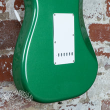 Load image into Gallery viewer, Fender Eric Clapton Stratocaster 2005 Candy Green 7UP USA