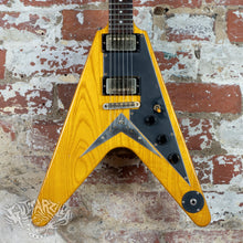 Load image into Gallery viewer, Greco FV-900 Flying V 1978 Natural Ash MIJ FujiGen