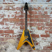 Load image into Gallery viewer, Greco FV-900 Flying V 1978 Natural Ash MIJ FujiGen
