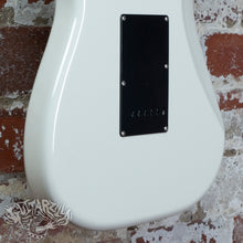 Load image into Gallery viewer, Squier Silver Series Stratocaster 1993 White MIJ Japan FujiGen
