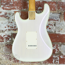 Load image into Gallery viewer, Fender Stratocaster '62 Reissue ST62-80SPL 2002 White Purple Passion CIJ Japan Pearlescent Finish
