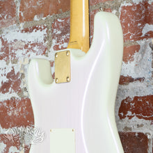 Load image into Gallery viewer, Fender Stratocaster '62 Reissue ST62-80SPL 2002 White Purple Passion CIJ Japan Pearlescent Finish