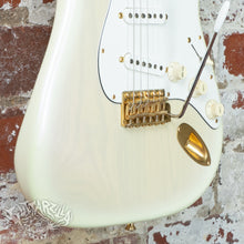 Load image into Gallery viewer, Fender Stratocaster '62 Reissue ST62-80SPL 2002 White Purple Passion CIJ Japan Pearlescent Finish