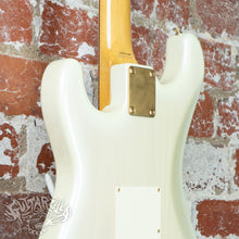 Load image into Gallery viewer, Fender Stratocaster '62 Reissue ST62-80SPL 2002 White Purple Passion CIJ Japan Pearlescent Finish