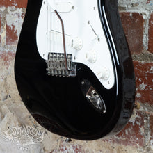 Load image into Gallery viewer, Fender Stratocaster '57 Reissue Lace Sensor Gold ST57-85LS 1993 Black MIJ Japan