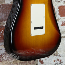 Load image into Gallery viewer, G&L S-500 Premium 1997 Sunburst MIJ Japan Fujigen