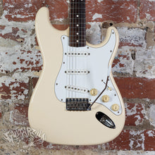 Load image into Gallery viewer, Fender Stratocaster '62 Reissue ST62-US 2004 Vintage White CIJ Japan Tokai Built