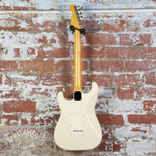 Load image into Gallery viewer, Fender Stratocaster '62 Reissue ST62-US 2004 Vintage White CIJ Japan Tokai Built