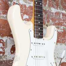 Load image into Gallery viewer, Fender Stratocaster '62 Reissue ST62-US 2004 Vintage White CIJ Japan Tokai Built