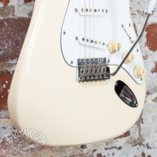 Load image into Gallery viewer, Fender Stratocaster '62 Reissue ST62-US 2004 Vintage White CIJ Japan Tokai Built