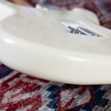 Load image into Gallery viewer, Fender Stratocaster '62 Reissue ST62-770LS 1989 Olympic White Lace Sensor Active MIJ Japan FujiGen