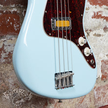 Load image into Gallery viewer, Fender Gold Foil Jazz Bass 2022 Sonic Blue
