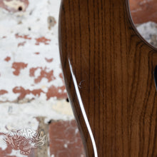 Load image into Gallery viewer, Fender Jazz Bass '62 Reissue JB62-81WAL 2006 Walnut CIJ Japan