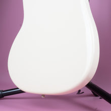 Load image into Gallery viewer, Fender Mustang '66 Reissue MG-66 Olympic White 2004 MIJ Japan
