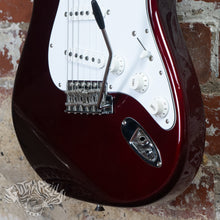 Load image into Gallery viewer, Fender Stratocaster '62 Reissue ST62-US 2010 Old Candy Apple Red MIJ Japan