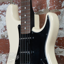 Load image into Gallery viewer, Fender '62 Reissue Stratocaster Floyd Rose ST62-FR 2010 Vintage White MIJ Japan