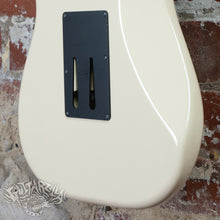 Load image into Gallery viewer, Fender '62 Reissue Stratocaster Floyd Rose ST62-FR 2010 Vintage White MIJ Japan
