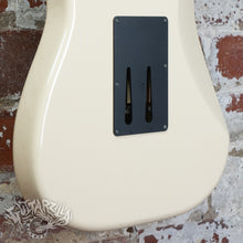 Load image into Gallery viewer, Fender '62 Reissue Stratocaster Floyd Rose ST62-FR 2010 Vintage White MIJ Japan