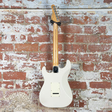 Load image into Gallery viewer, G&L S-500 Premium 1998 White MIJ Japan Fujigen