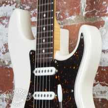 Load image into Gallery viewer, G&L S-500 Premium 1998 White MIJ Japan Fujigen