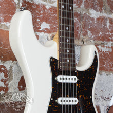 Load image into Gallery viewer, G&L S-500 Premium 1998 White MIJ Japan Fujigen