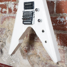 Load image into Gallery viewer, Tokai V-65 Flying V Super Edition 1985 White MIJ Japan