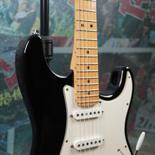 Load image into Gallery viewer, Fender American Standard Stratocaster 1990 Black USA