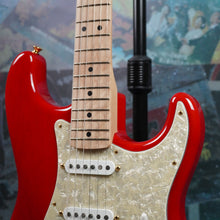Load image into Gallery viewer, Fender Mami Stratocaster Artist Series 2017 Glossy Candy Apple Red MIJ JDM Japan
