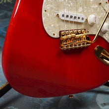 Load image into Gallery viewer, Fender Mami Stratocaster Artist Series 2017 Glossy Candy Apple Red MIJ JDM Japan
