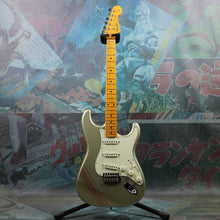 Load image into Gallery viewer, Fender Stratocaster Traditional 50's FSR 2018 Inca Silver Shoreline Gold Competition Stripe MIJ Japan
