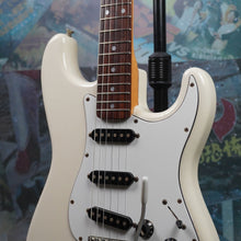 Load image into Gallery viewer, Squier Japan '72 Reissue Stratocaster CST SQ Serial 1983 Black MIJ Japan FujiGen