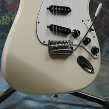 Load image into Gallery viewer, Squier Japan '72 Reissue Stratocaster CST SQ Serial 1983 Black MIJ Japan FujiGen