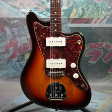 Load image into Gallery viewer, Fender Jazzmaster '66 Reissue JM66-80 2004 3 Tone Sunburst CIJ Japan