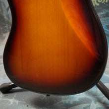 Load image into Gallery viewer, Fender Jazzmaster '66 Reissue JM66-80 2004 3 Tone Sunburst CIJ Japan