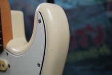 Load image into Gallery viewer, Squier Stratocaster E Serial 1987 White MIJ Japan FujiGen