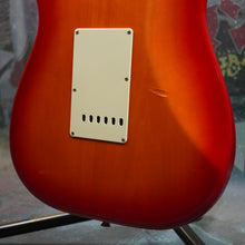 Load image into Gallery viewer, Fender Stratocaster '62 Reissue ST62 2007 Cherry Sunburst MIJ Japan
