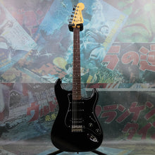 Load image into Gallery viewer, Fender Stratocaster Medium Scale HSS ST314-60 85/87 Black MIJ Japan FujiGen Original Box