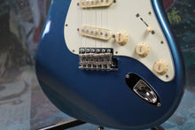 Load image into Gallery viewer, Fender Stratocaster '62 Reissue ST62 2010 Old Lake Placid Blue MIJ Japan