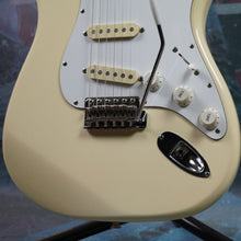 Load image into Gallery viewer, Squier Stratocaster SST-30 1985 Olympic White E Serial MIJ Japan