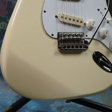 Load image into Gallery viewer, Squier Stratocaster SST-30 1985 Olympic White E Serial MIJ Japan