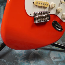 Load image into Gallery viewer, Squier Hank Marvin Signature Stratocaster 1992 Fiesta Red MIJ Japan