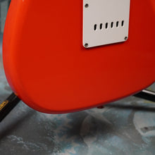 Load image into Gallery viewer, Squier Hank Marvin Signature Stratocaster 1992 Fiesta Red MIJ Japan