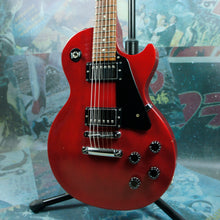 Load image into Gallery viewer, Gibson Les Paul Studio 2001 Ruby Red