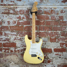 Load image into Gallery viewer, Fender Stratocaster &#39;72 Reissue ST72 USA Pickups Olympic White 1990&#39;s MIJ Japan
